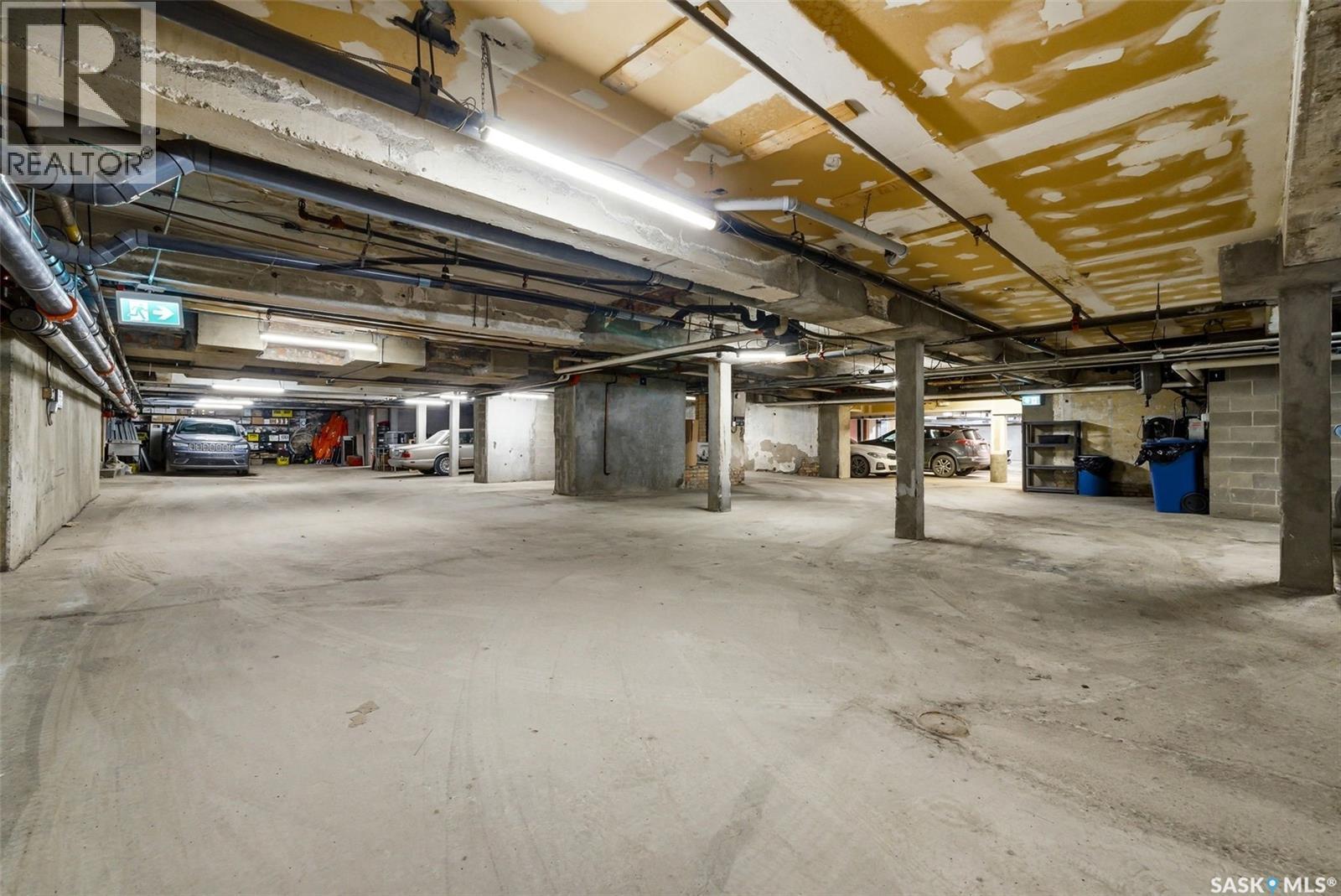 500 2020 11Th Avenue, Regina, SK - Indoor Photo Showing Garage