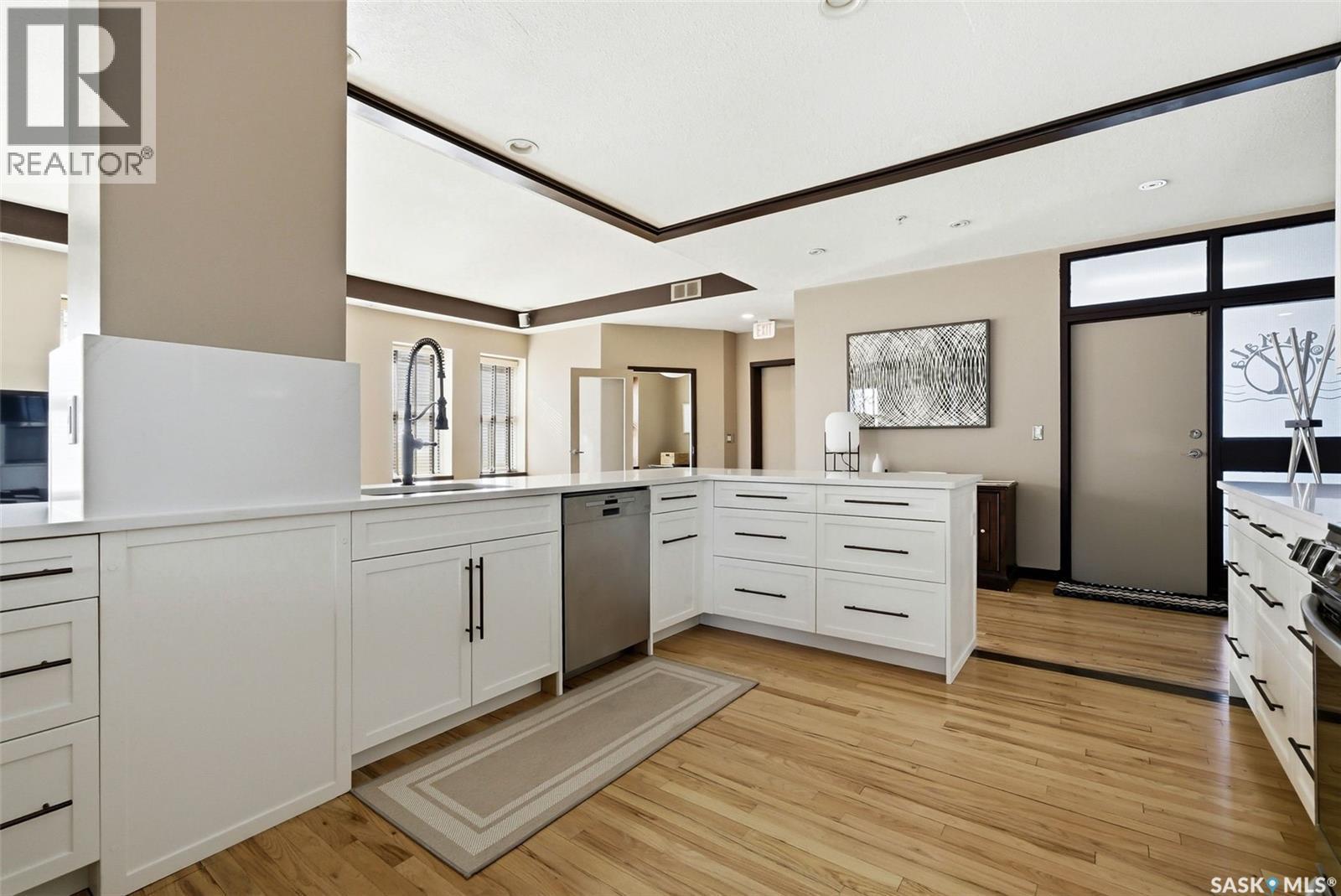 500 2020 11Th Avenue, Regina, SK - Indoor Photo Showing Kitchen With Upgraded Kitchen