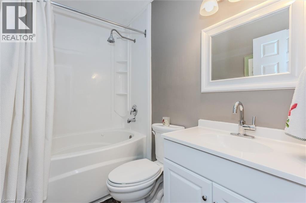 46 Roberts Crescent, Kitchener, ON - Indoor Photo Showing Bathroom