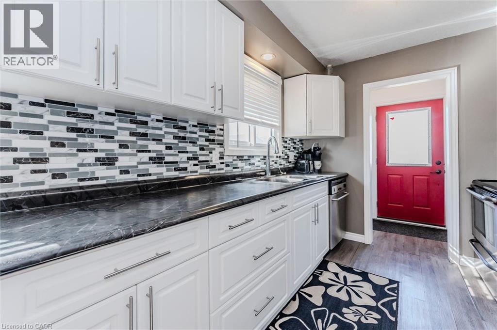 46 Roberts Crescent, Kitchener, ON - Indoor Photo Showing Kitchen