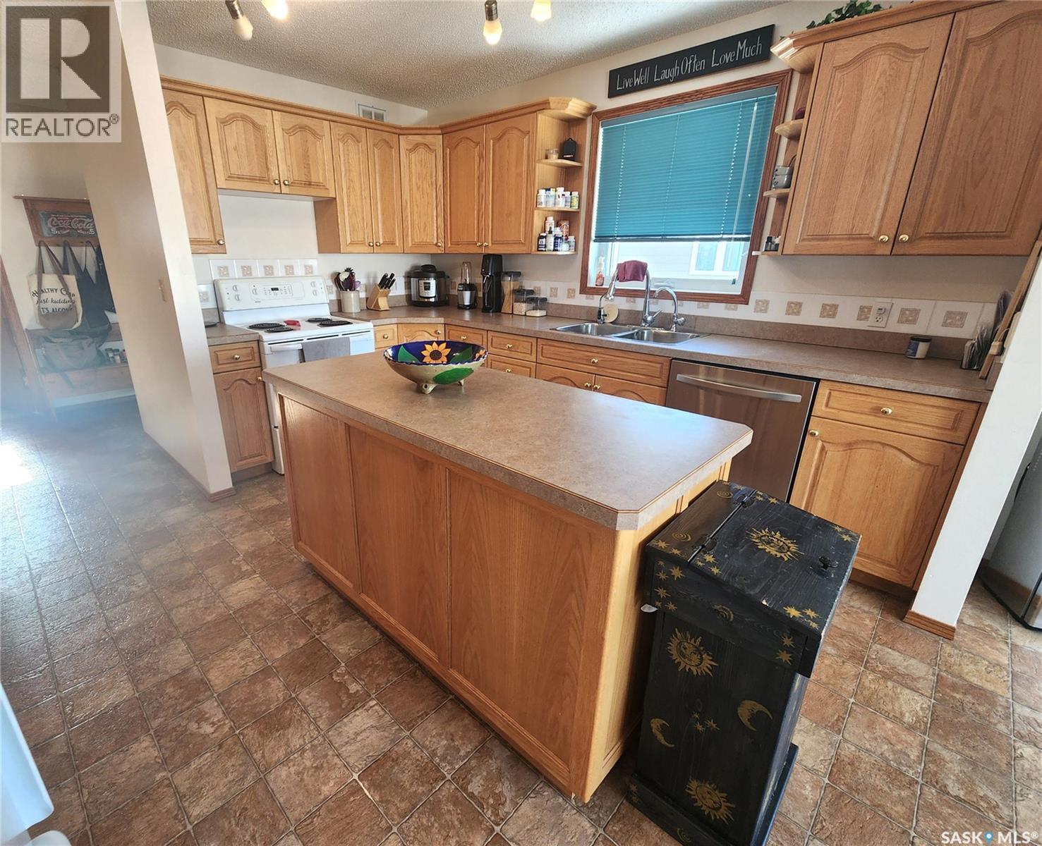 115 Carson Bay, Lampman, SK - Indoor Photo Showing Kitchen With Double Sink