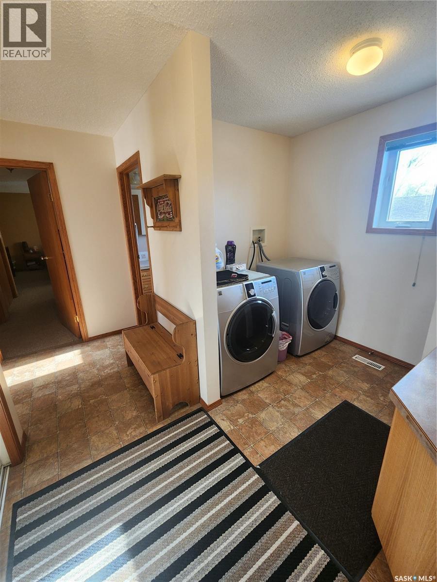 115 Carson Bay, Lampman, SK - Indoor Photo Showing Laundry Room