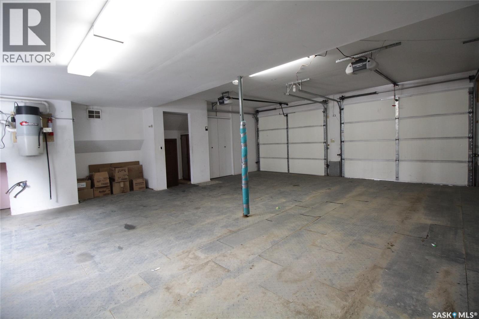 5 Souris Avenue, Redvers, SK - Indoor Photo Showing Garage