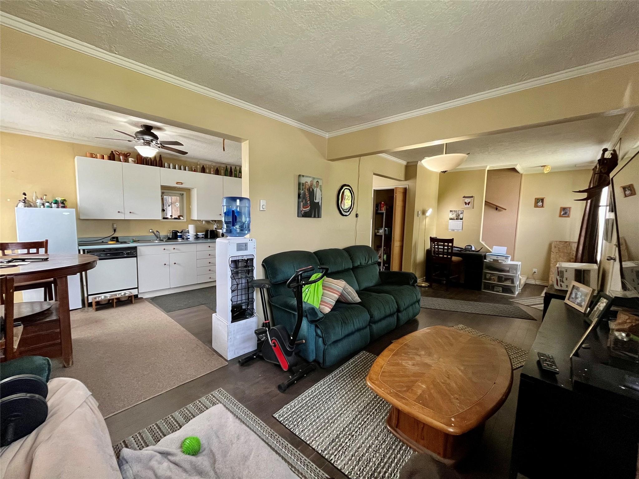302 6Th Avenue, Nakusp, BC - Indoor