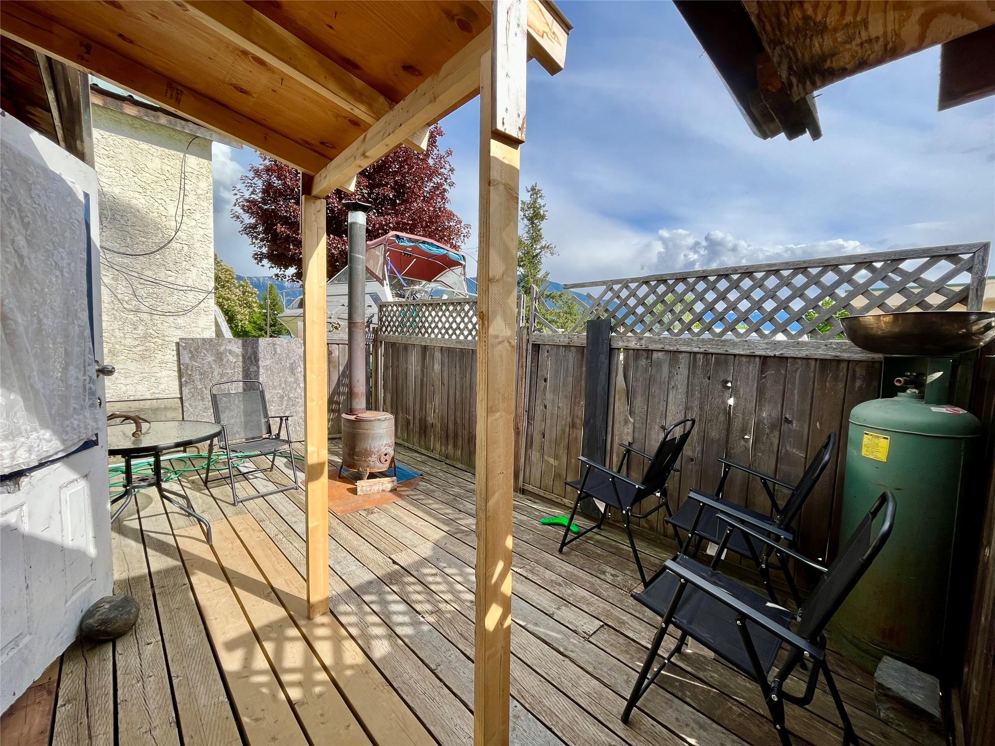 302 6Th Avenue, Nakusp, BC - Outdoor With Deck Patio Veranda With Exterior