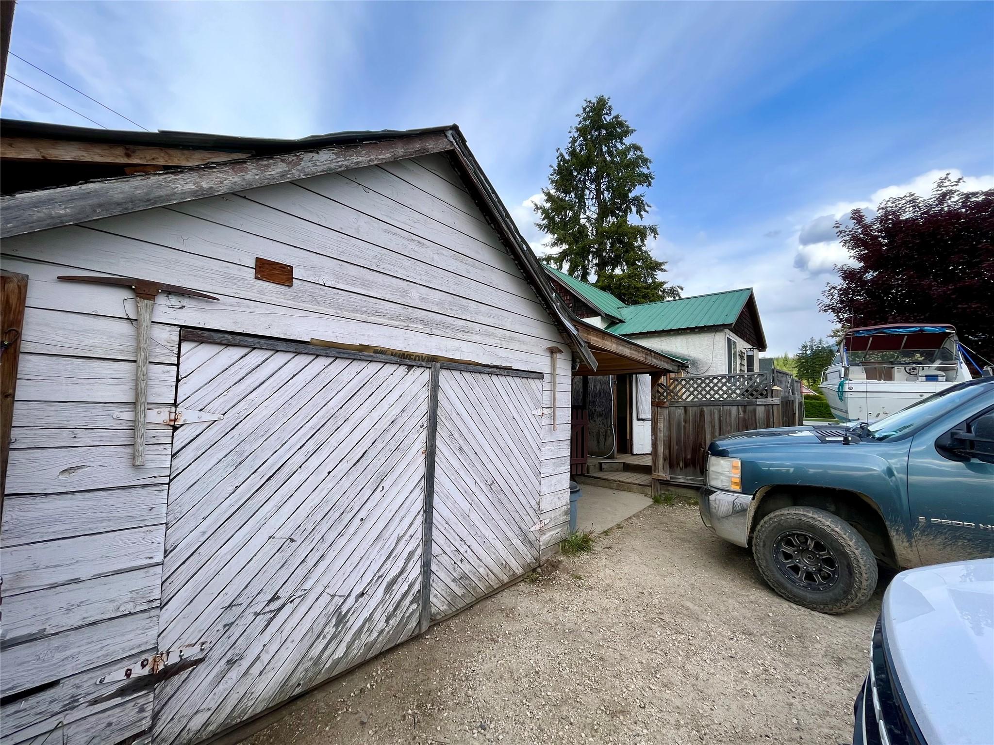 302 6Th Avenue, Nakusp, BC - Outdoor With Exterior