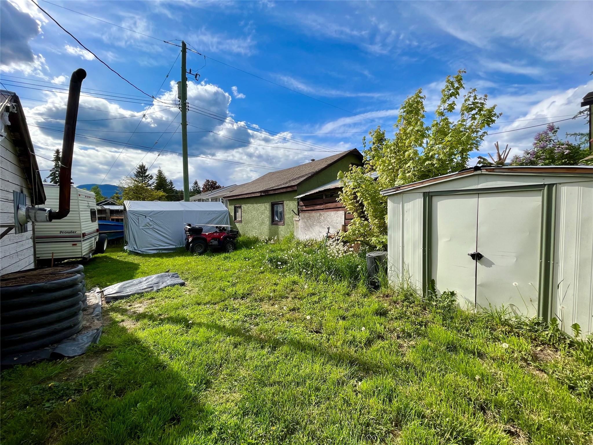 302 6Th Avenue, Nakusp, BC - Outdoor