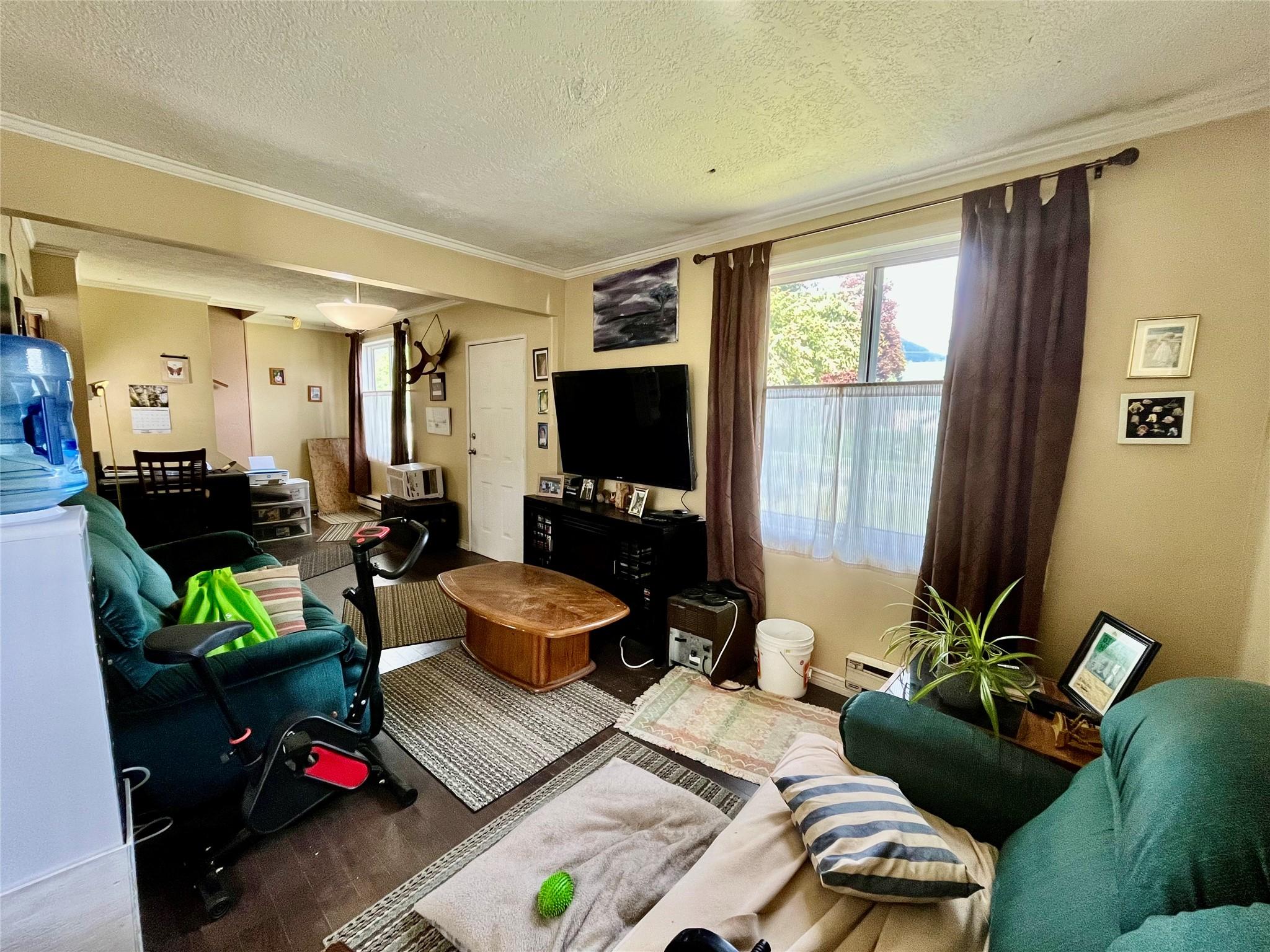 302 6Th Avenue, Nakusp, BC - Indoor