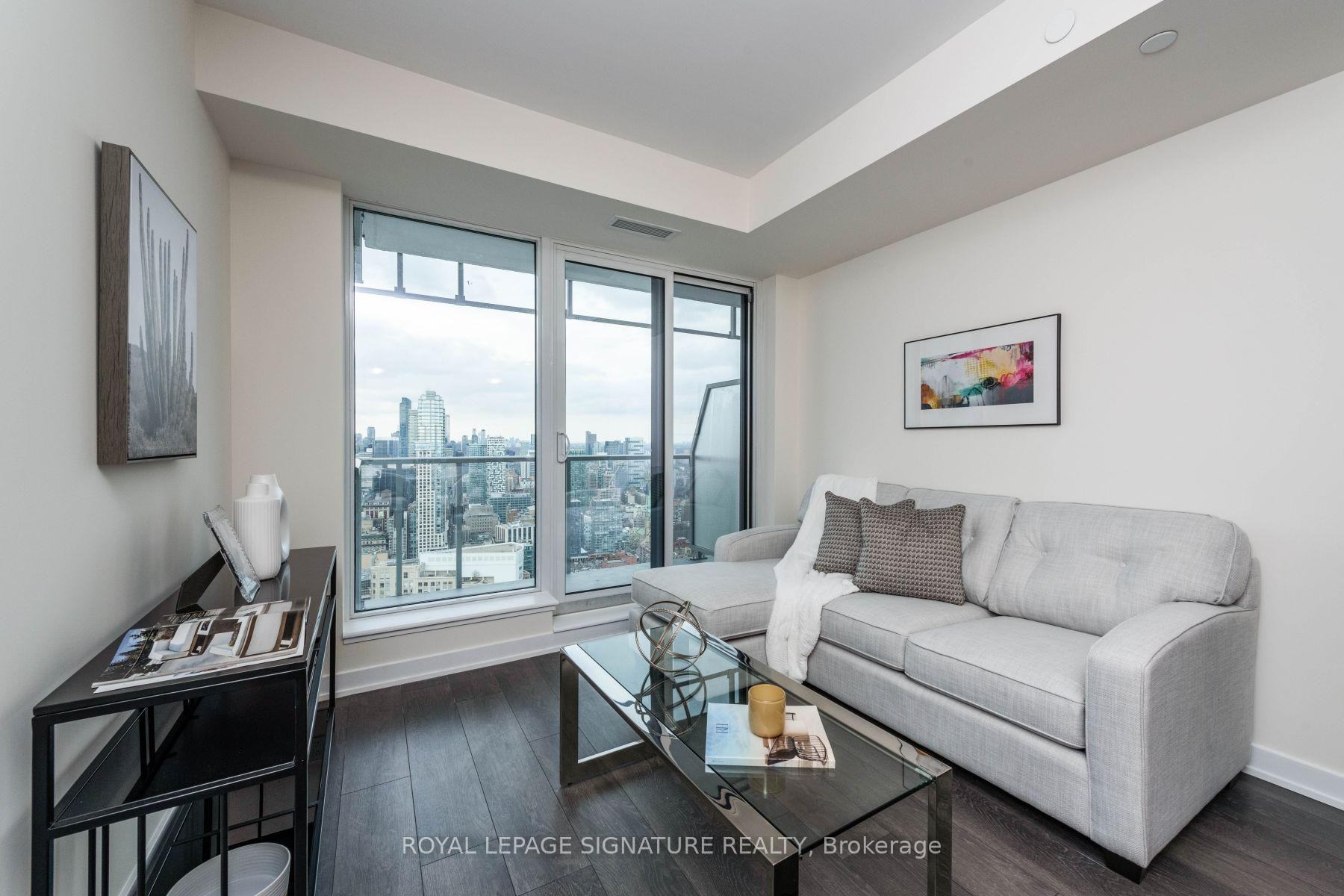 5006-28 Freeland Street, Toronto, ON - Indoor Photo Showing Living Room