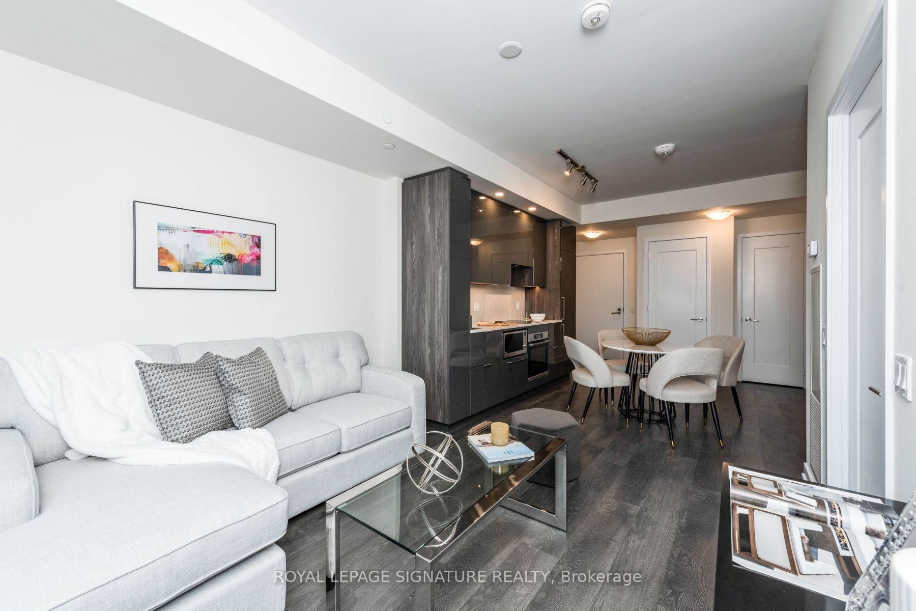 5006-28 Freeland Street, Toronto, ON - Indoor Photo Showing Living Room