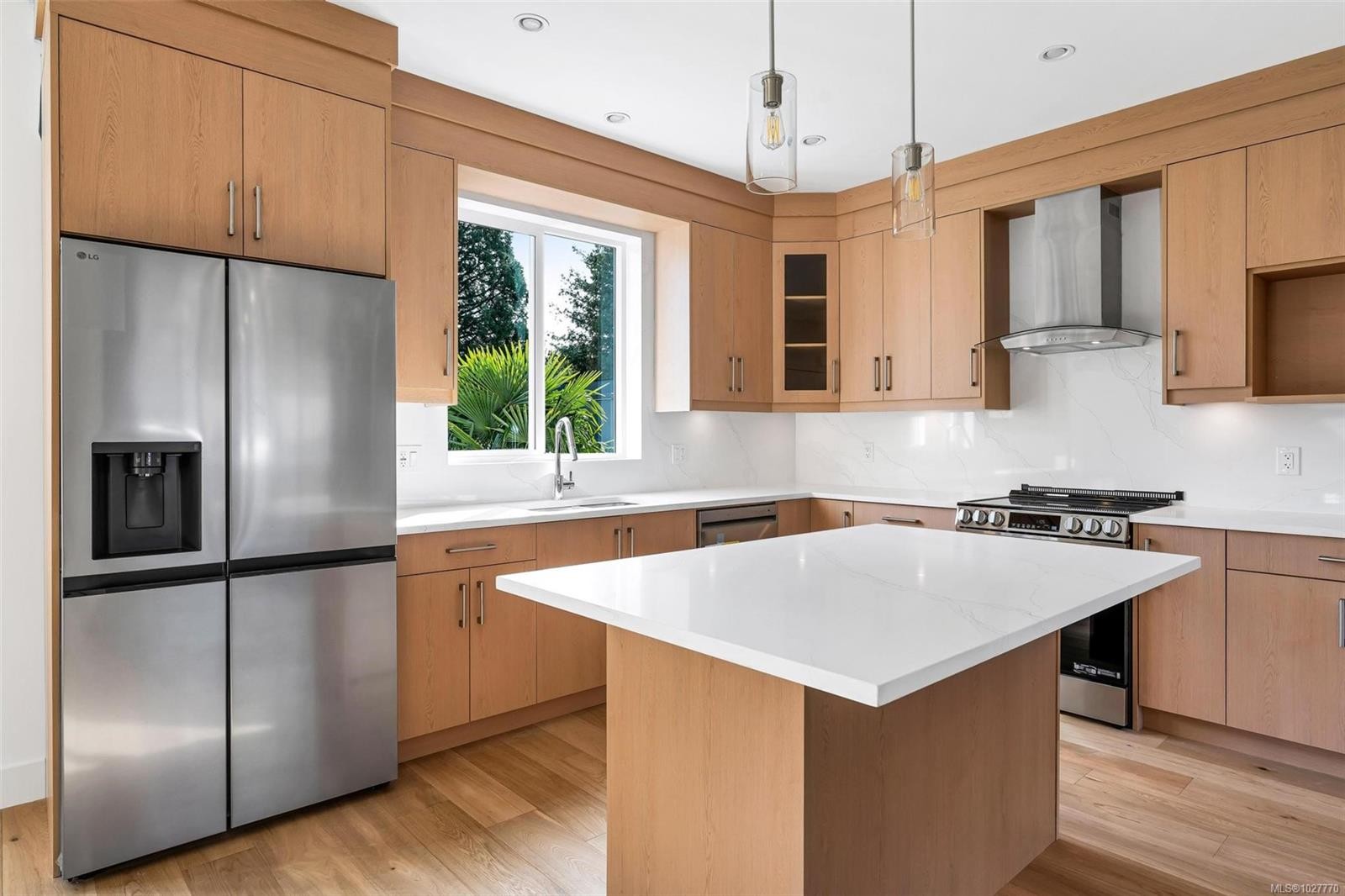 1-1559 Ash Rd, Saanich, BC