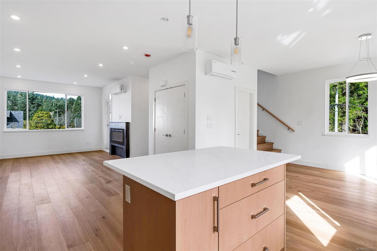 1-1559 Ash Rd, Saanich, BC