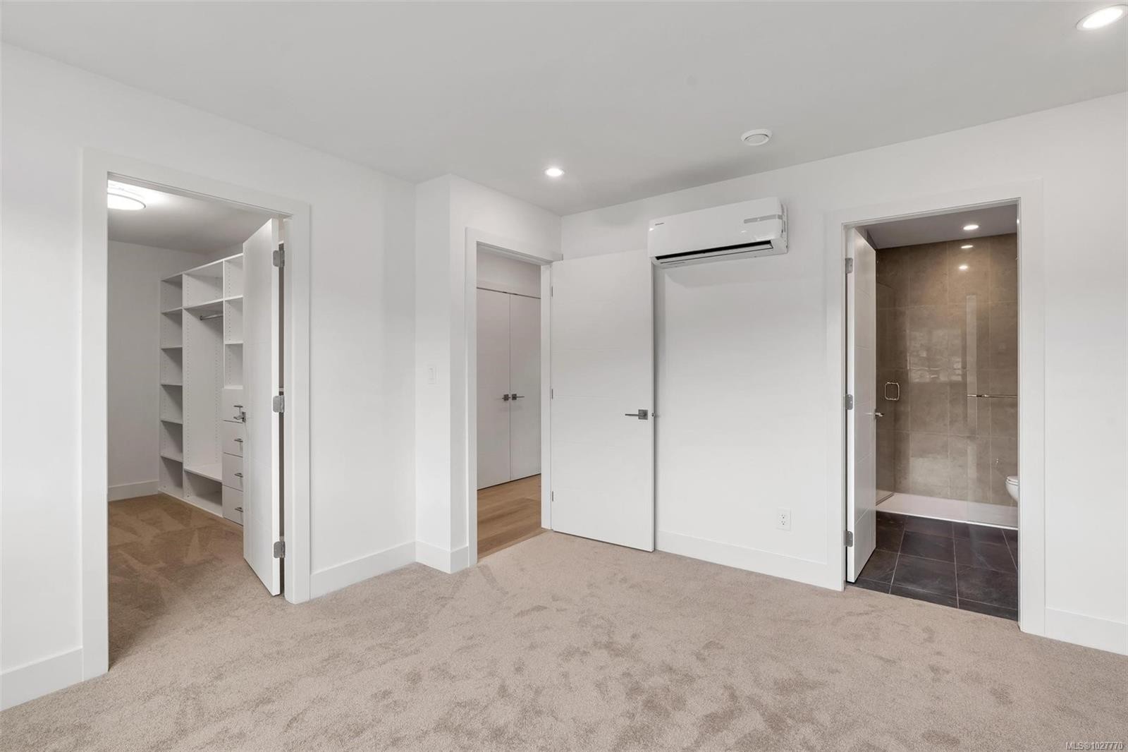 1-1559 Ash Rd, Saanich, BC