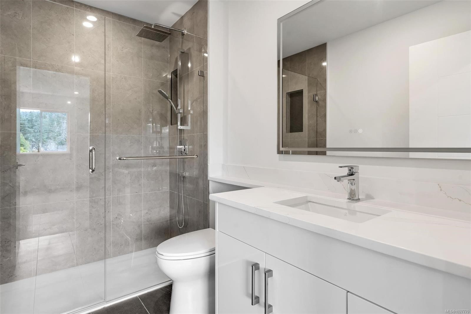 1-1559 Ash Rd, Saanich, BC