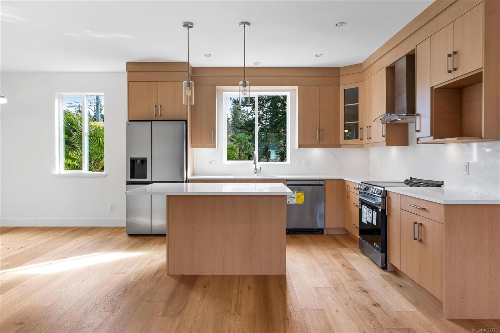 1-1559 Ash Rd, Saanich, BC