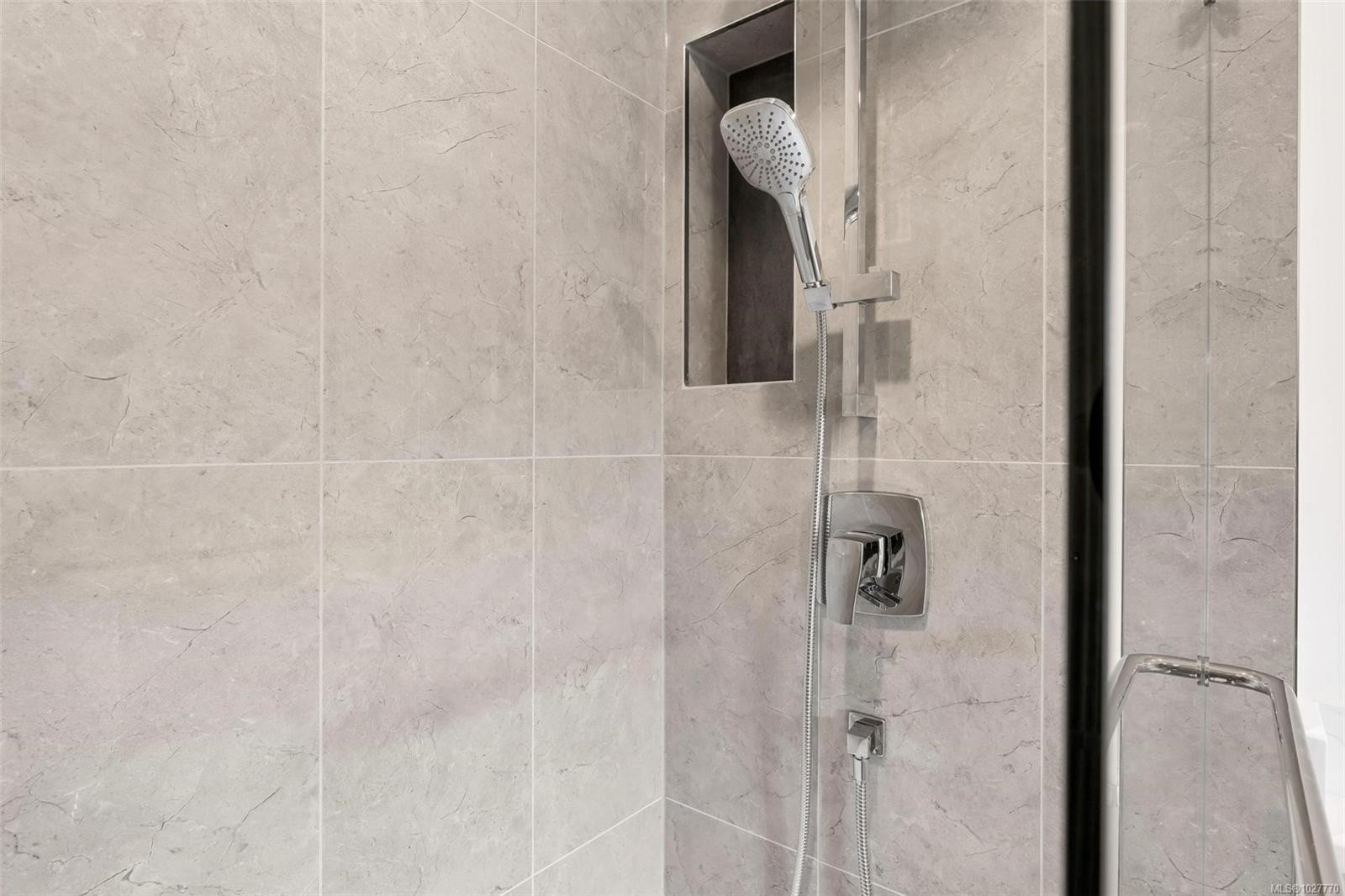 1-1559 Ash Rd, Saanich, BC