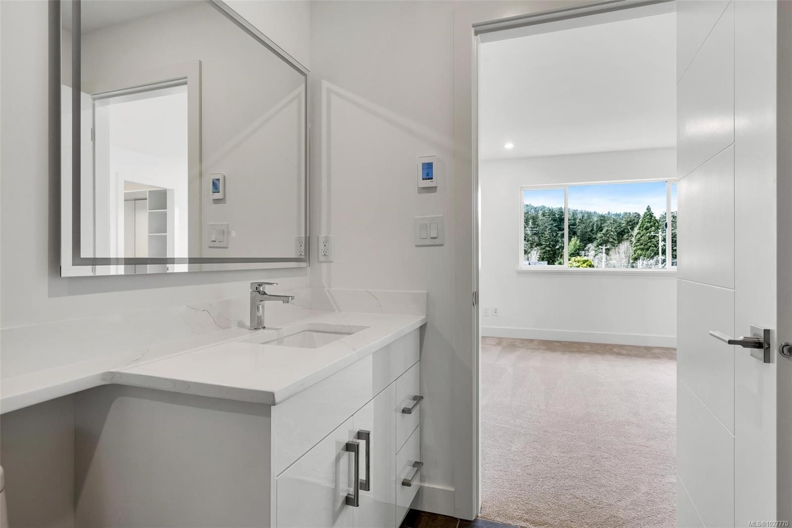 1-1559 Ash Rd, Saanich, BC