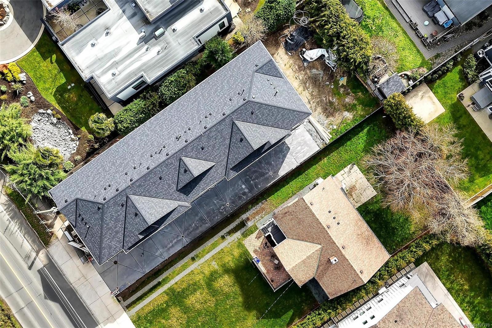 1-1559 Ash Rd, Saanich, BC