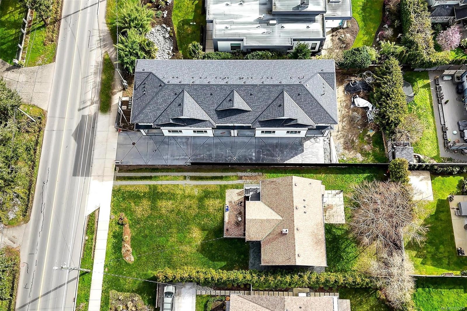 1-1559 Ash Rd, Saanich, BC