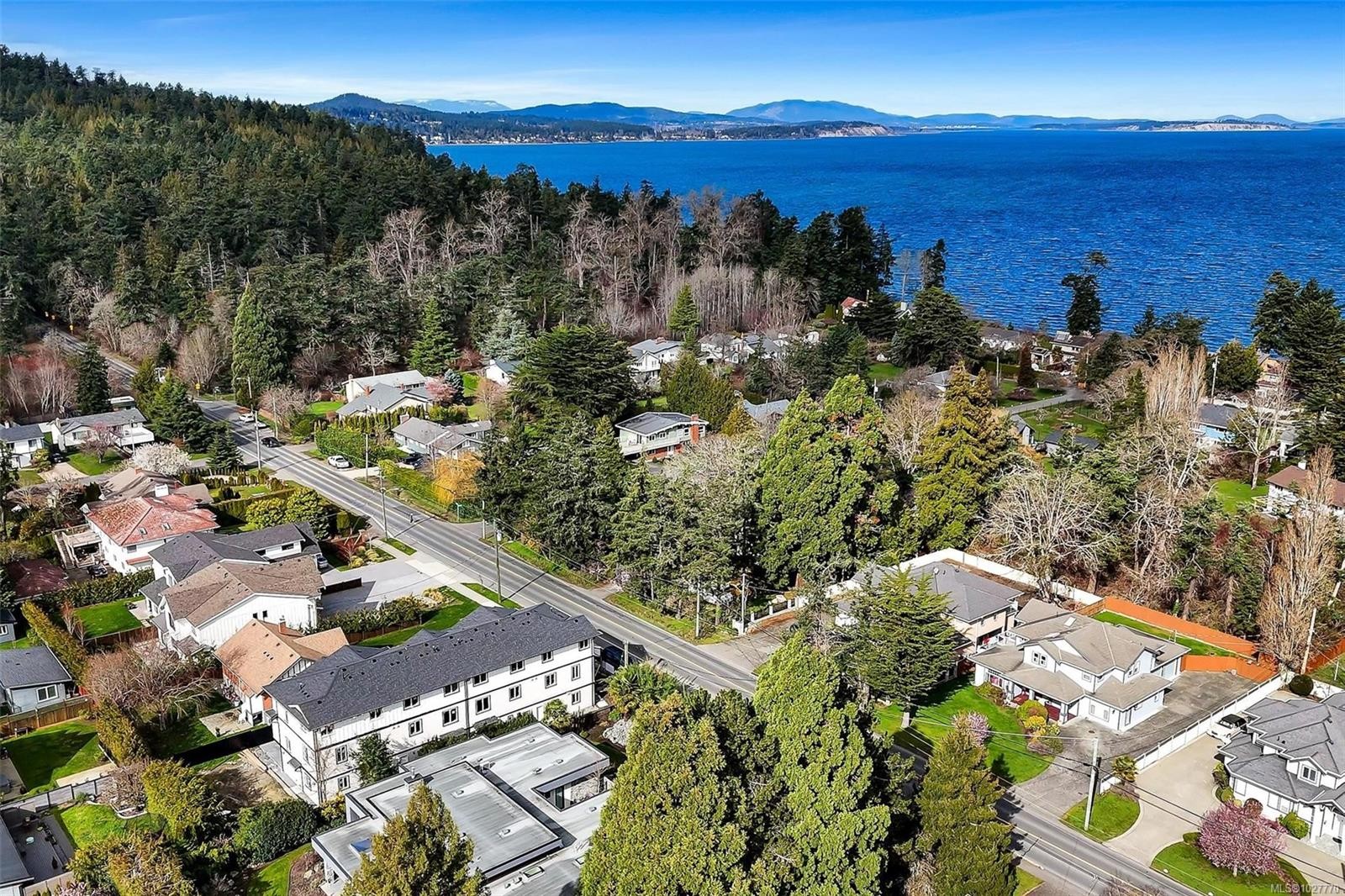 1-1559 Ash Rd, Saanich, BC