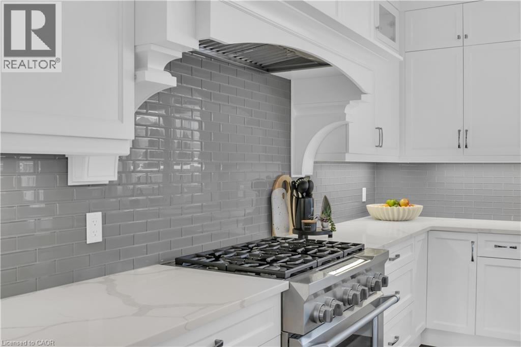 908 Fall Harvest Court, Kitchener, ON - Indoor Photo Showing Kitchen With Upgraded Kitchen