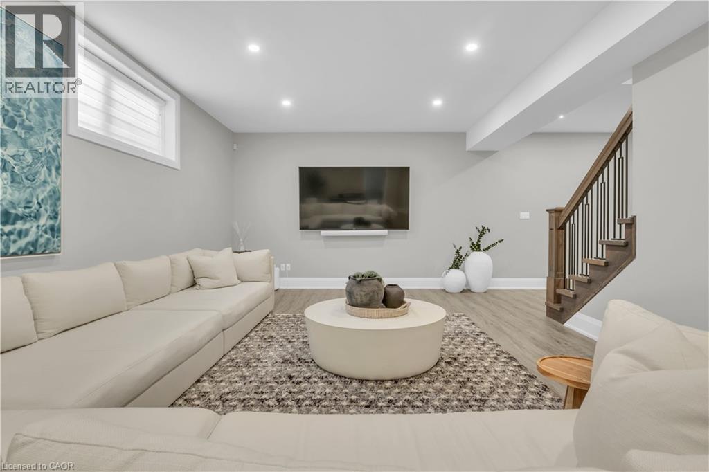 908 Fall Harvest Court, Kitchener, ON - Indoor Photo Showing Living Room