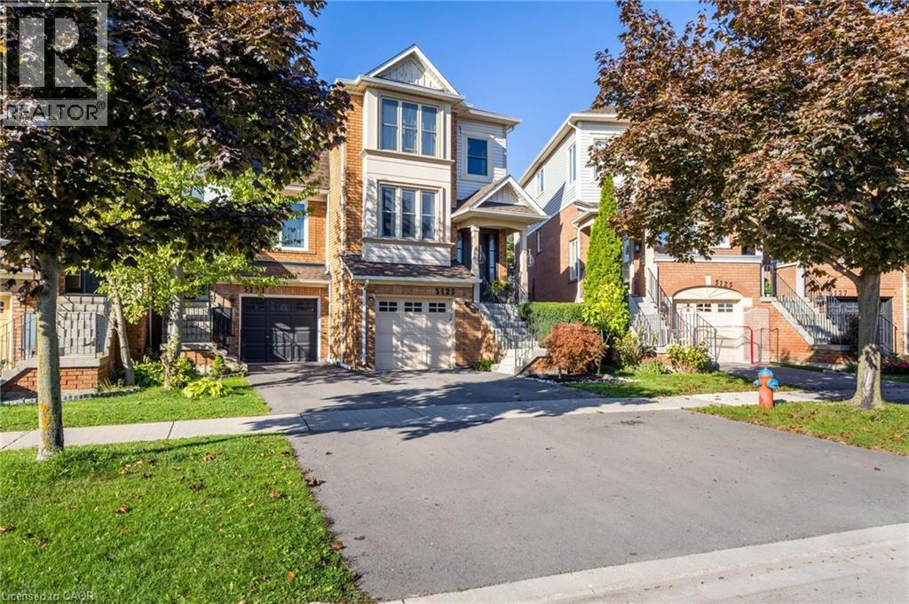 5123 Dryden Avenue, Burlington, ON - Outdoor With Facade