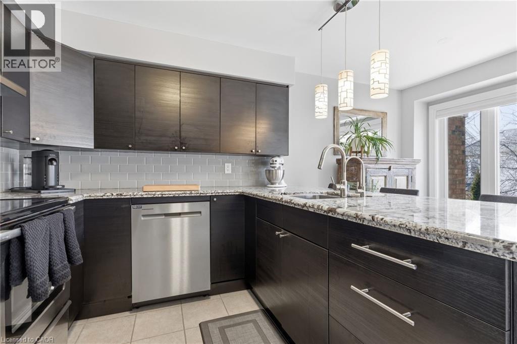 5123 Dryden Avenue, Burlington, ON - Indoor Photo Showing Kitchen With Upgraded Kitchen