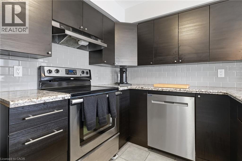 5123 Dryden Avenue, Burlington, ON - Indoor Photo Showing Kitchen With Upgraded Kitchen