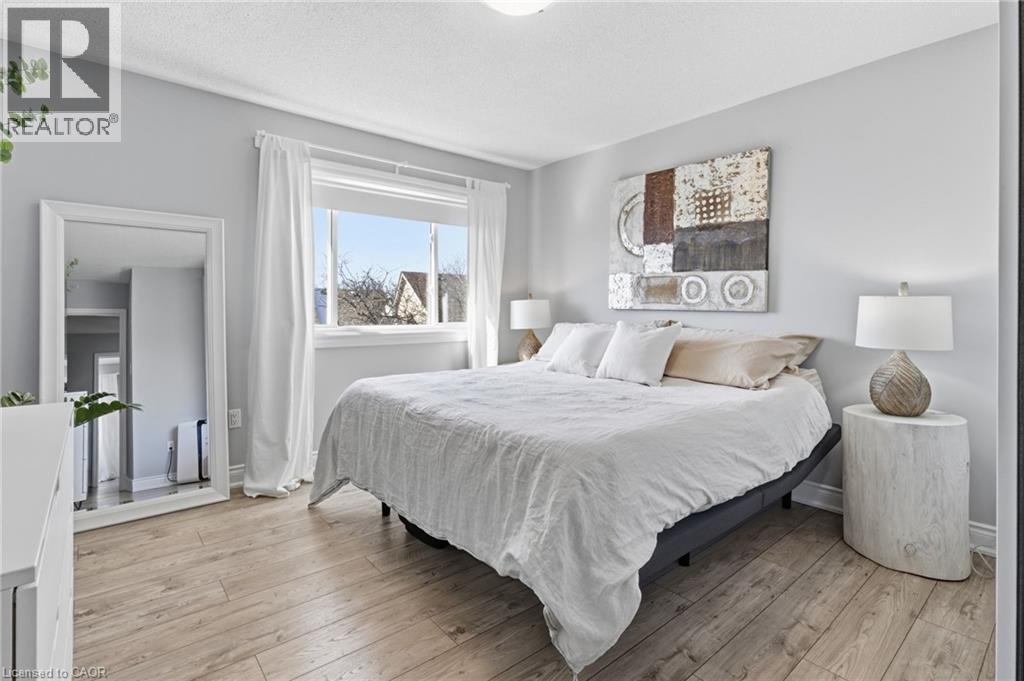 5123 Dryden Avenue, Burlington, ON - Indoor Photo Showing Bedroom