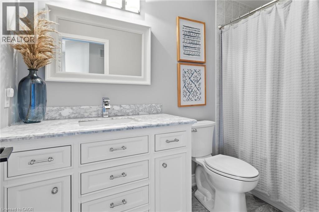 5123 Dryden Avenue, Burlington, ON - Indoor Photo Showing Bathroom