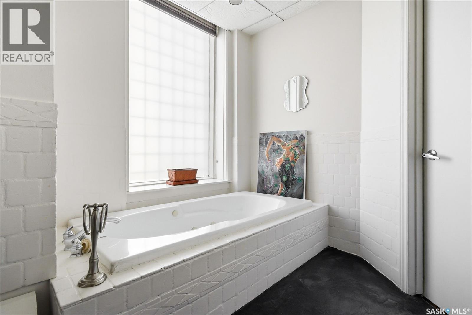 400 2020 11Th Avenue, Regina, SK - Indoor Photo Showing Bathroom