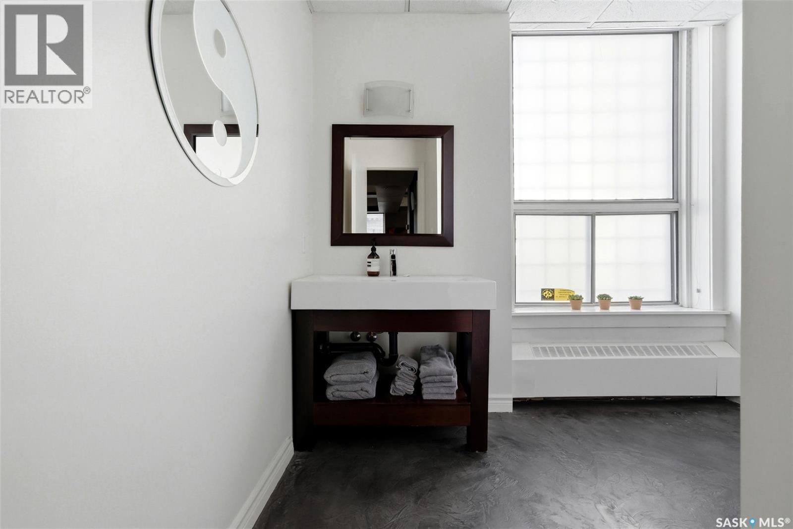 400 2020 11Th Avenue, Regina, SK - Indoor Photo Showing Other Room