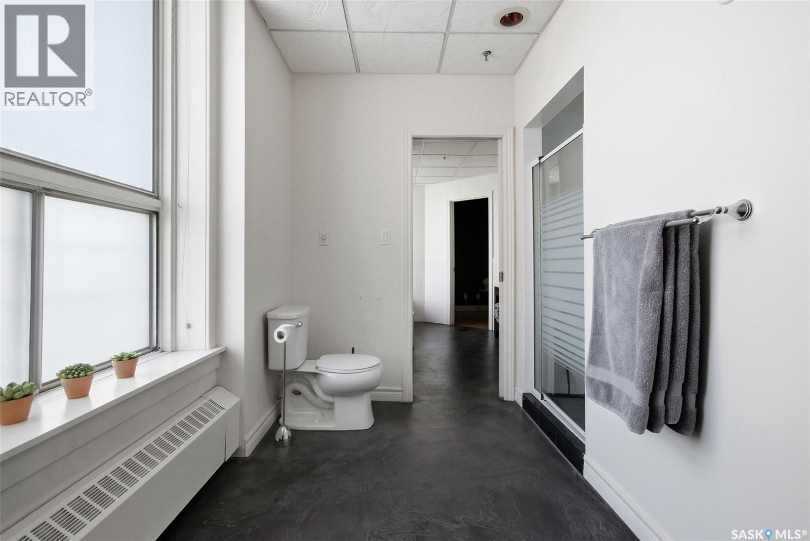 400 2020 11Th Avenue, Regina, SK - Indoor Photo Showing Bathroom
