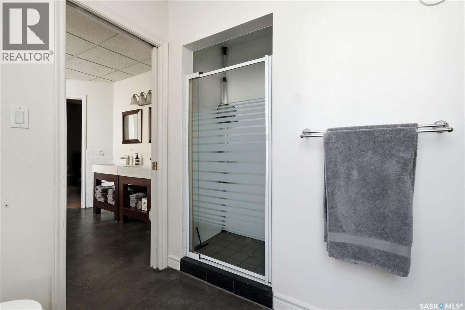 400 2020 11Th Avenue, Regina, SK - Indoor Photo Showing Bathroom