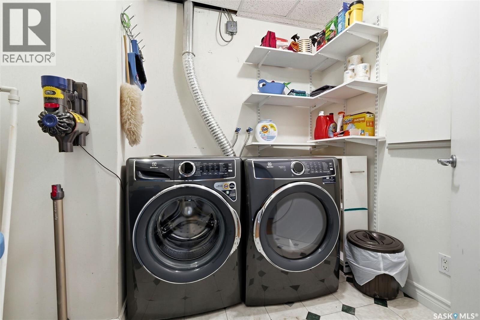 400 2020 11Th Avenue, Regina, SK - Indoor Photo Showing Laundry Room