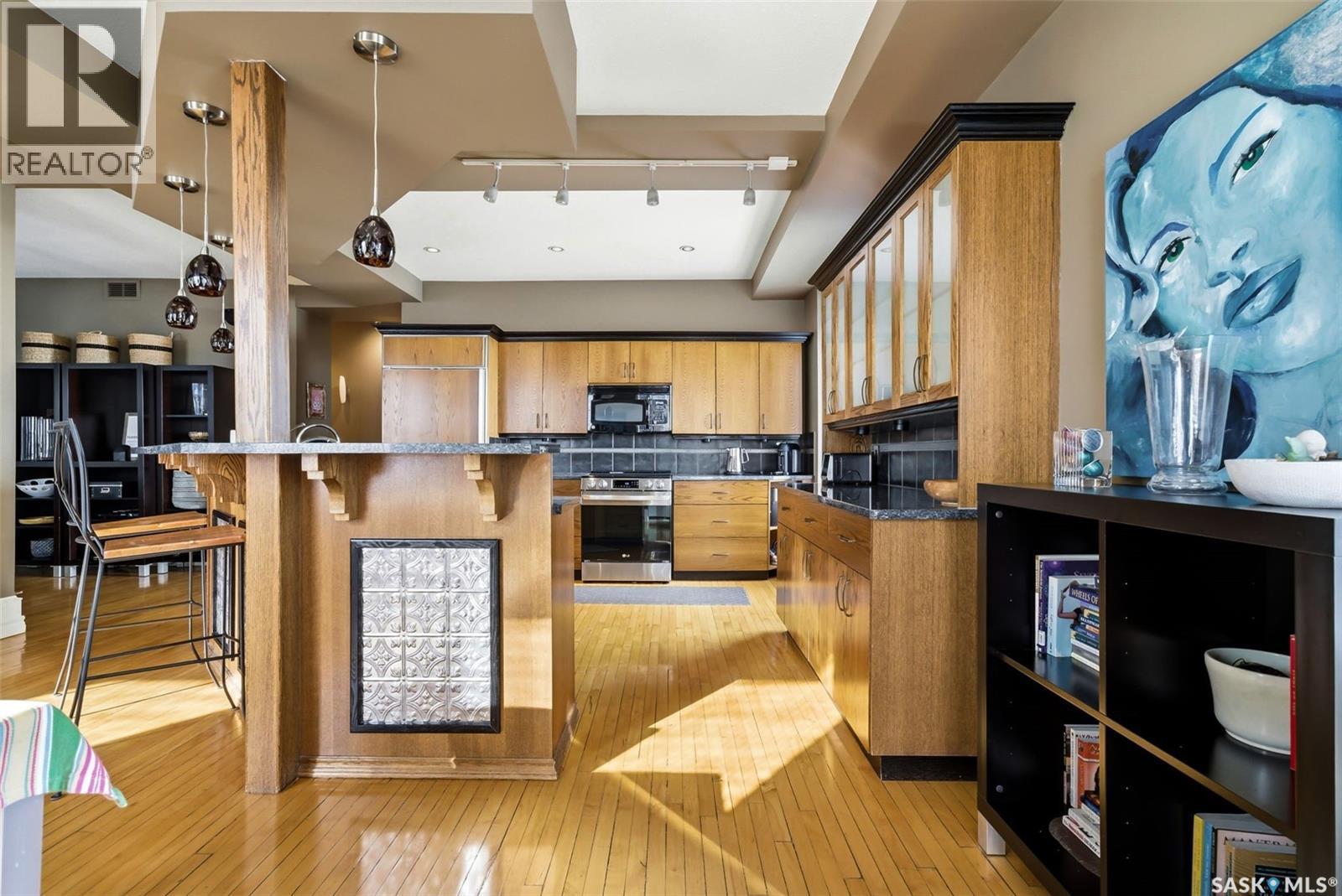 400 2020 11Th Avenue, Regina, SK - Indoor Photo Showing Kitchen