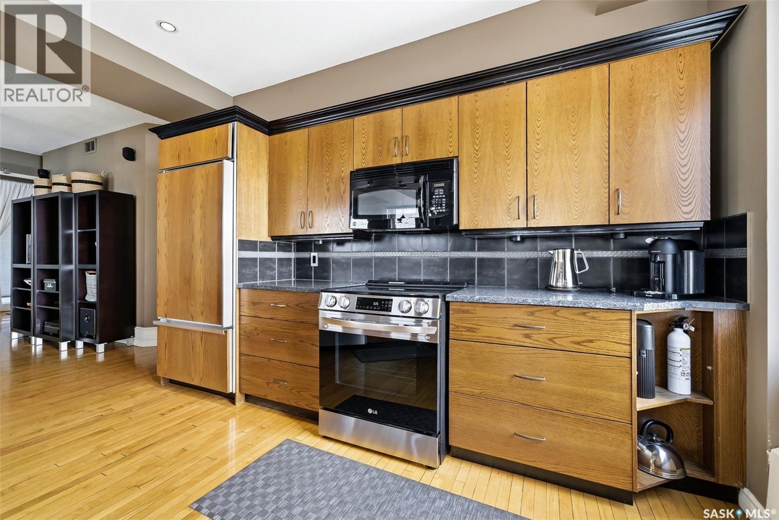 400 2020 11Th Avenue, Regina, SK - Indoor Photo Showing Kitchen