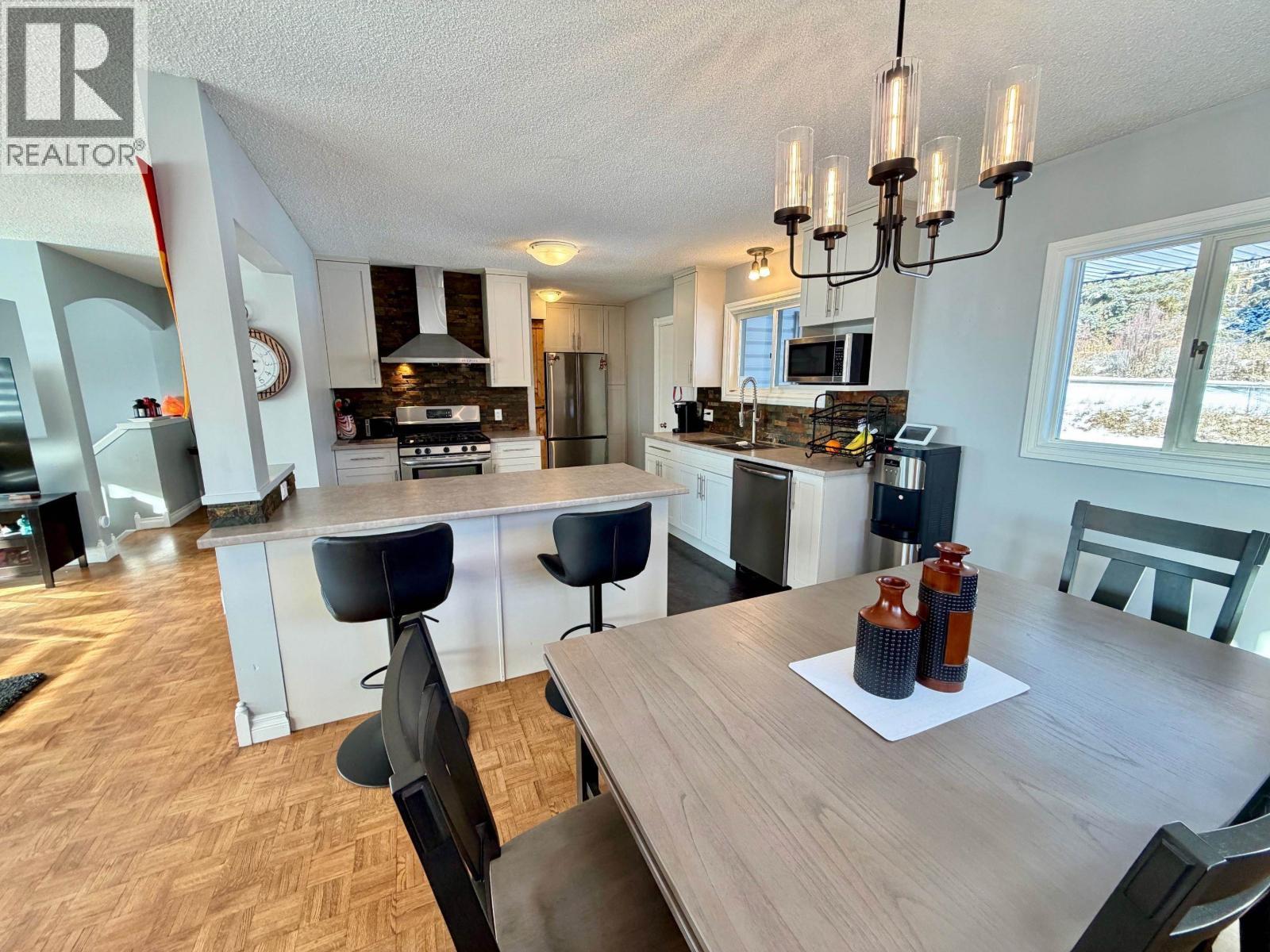 864 Old Loop Road, Vanderhoof, BC - Indoor Photo Showing Dining Room