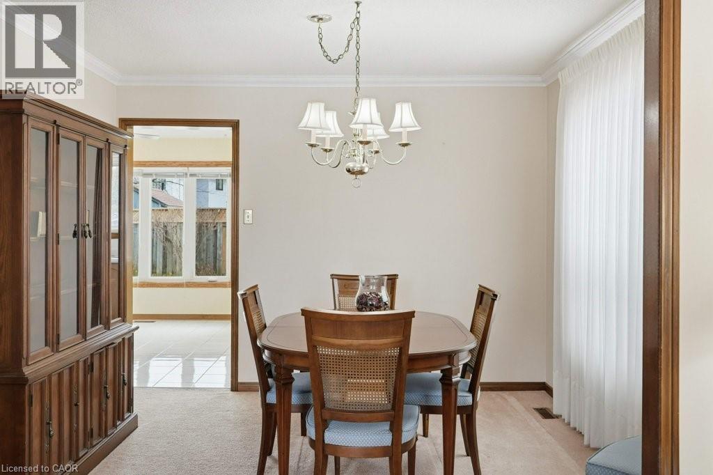 639 Rexford Drive, Hamilton, ON - Indoor Photo Showing Dining Room