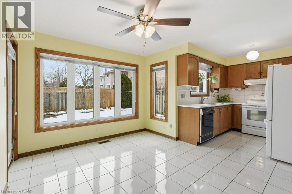 639 Rexford Drive, Hamilton, ON - Indoor Photo Showing Kitchen