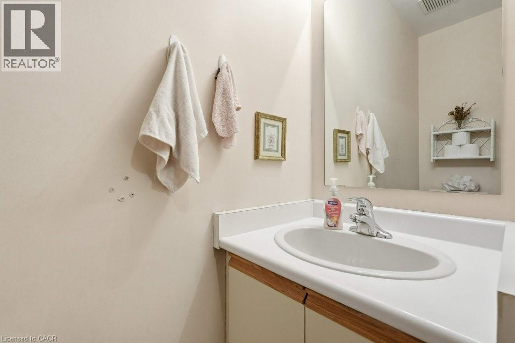 639 Rexford Drive, Hamilton, ON - Indoor Photo Showing Bathroom