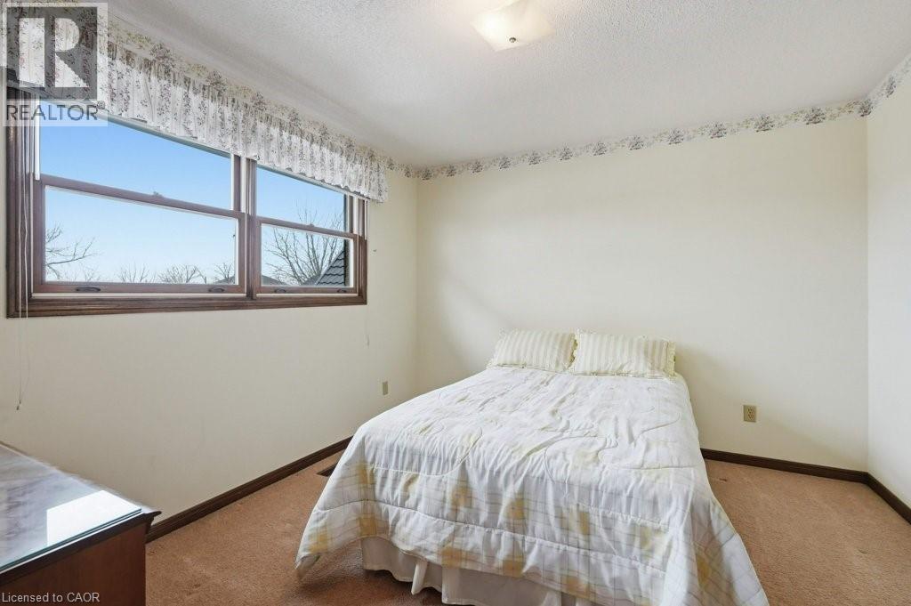 639 Rexford Drive, Hamilton, ON - Indoor Photo Showing Bedroom