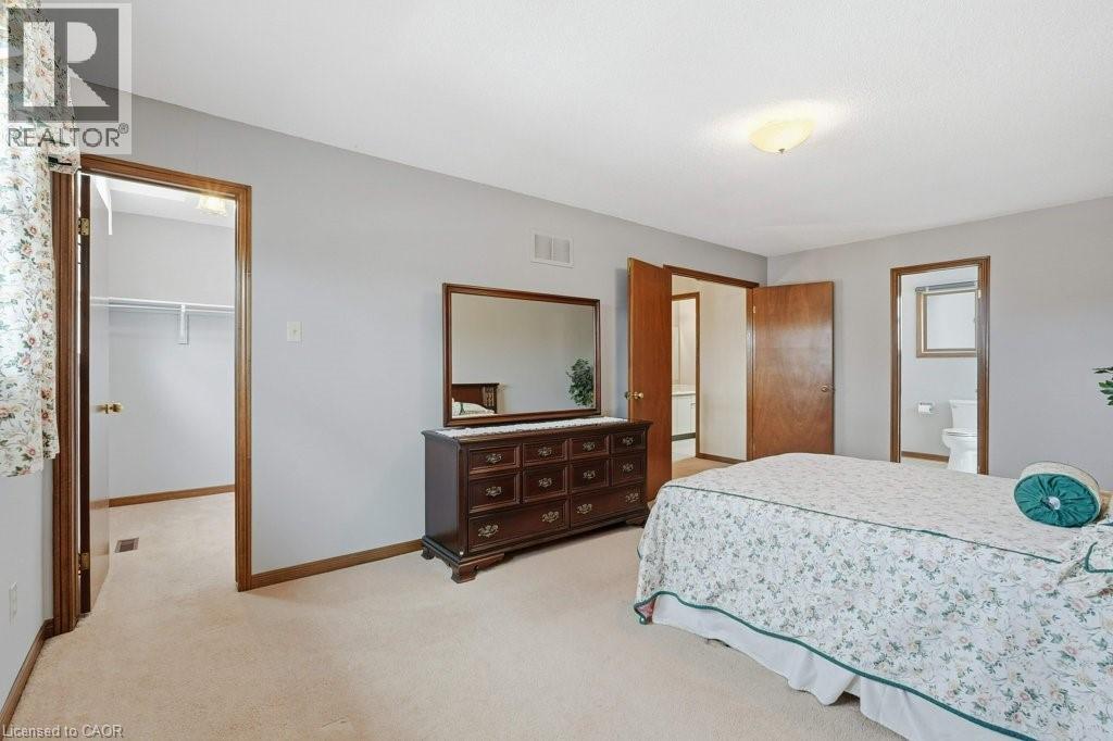 639 Rexford Drive, Hamilton, ON - Indoor Photo Showing Bedroom