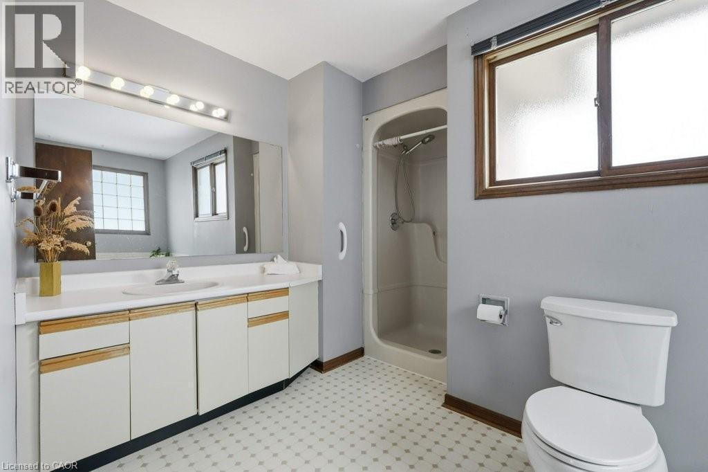639 Rexford Drive, Hamilton, ON - Indoor Photo Showing Bathroom