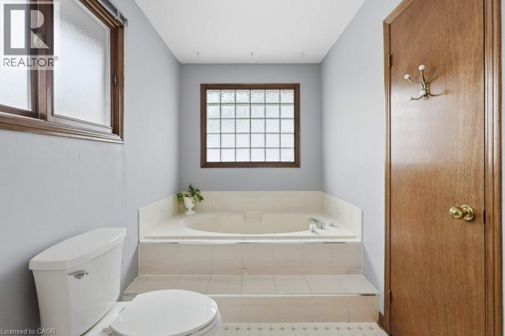 639 Rexford Drive, Hamilton, ON - Indoor Photo Showing Bathroom