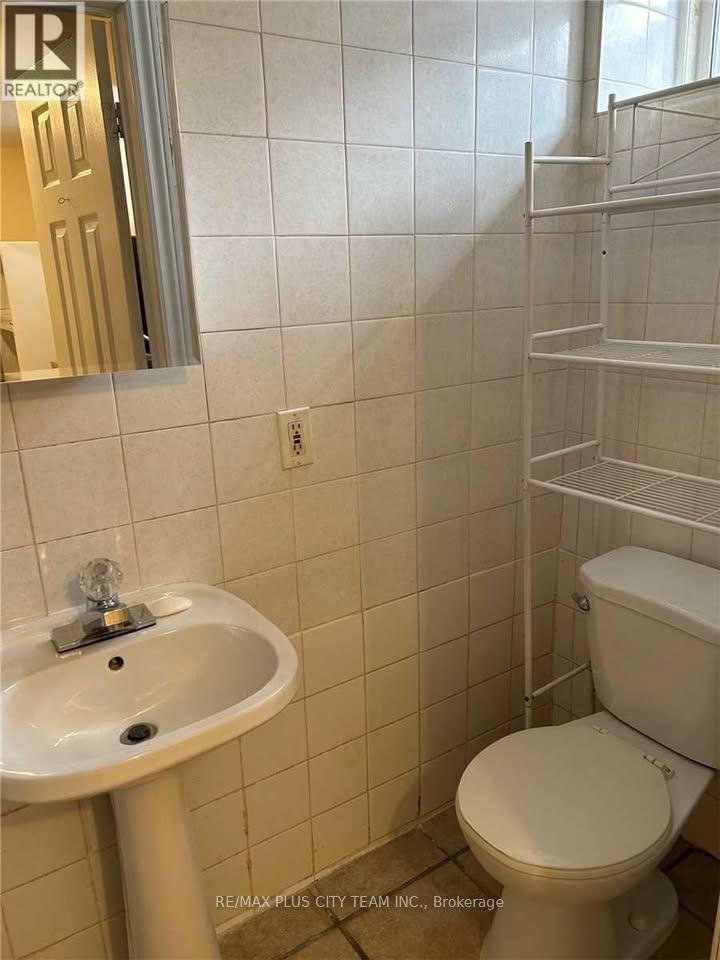 B - 1745 Bathurst Street, Toronto, ON - Indoor Photo Showing Bathroom