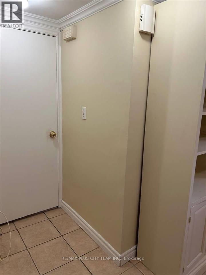 B - 1745 Bathurst Street, Toronto, ON - Indoor Photo Showing Other Room