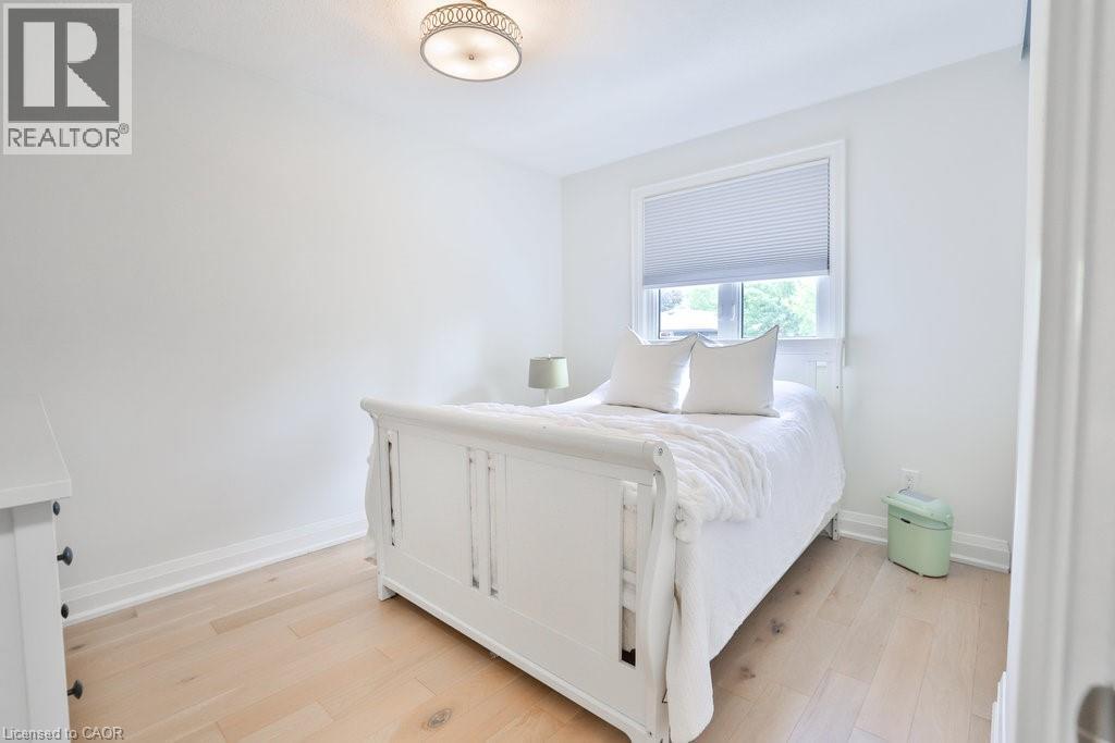 3354 Bristol Drive, Burlington, ON - Indoor Photo Showing Bedroom