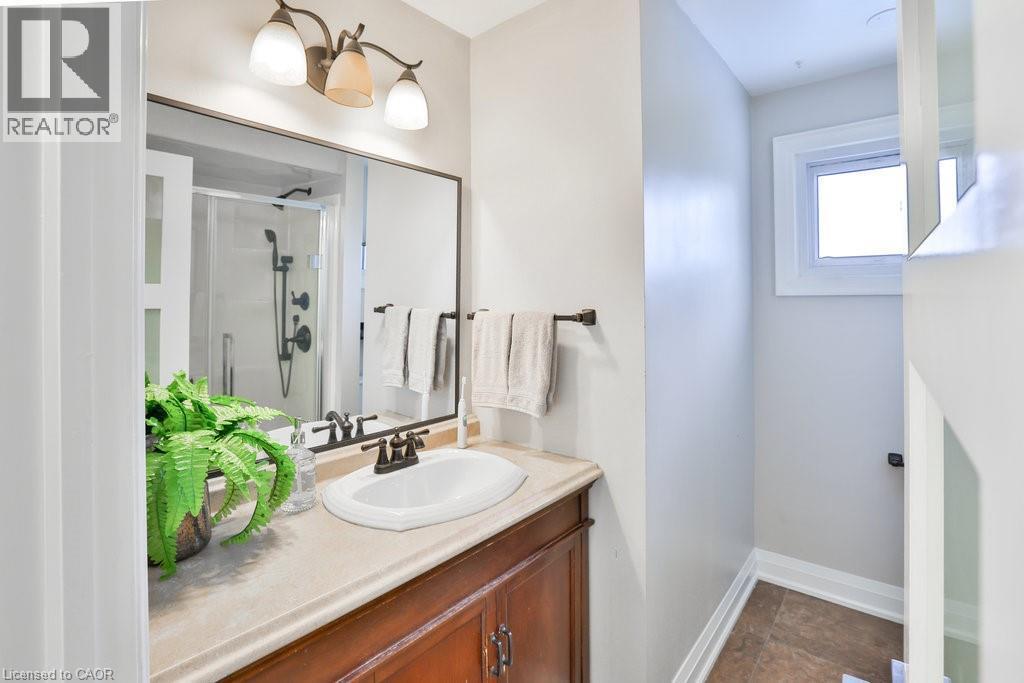 3354 Bristol Drive, Burlington, ON - Indoor Photo Showing Bathroom